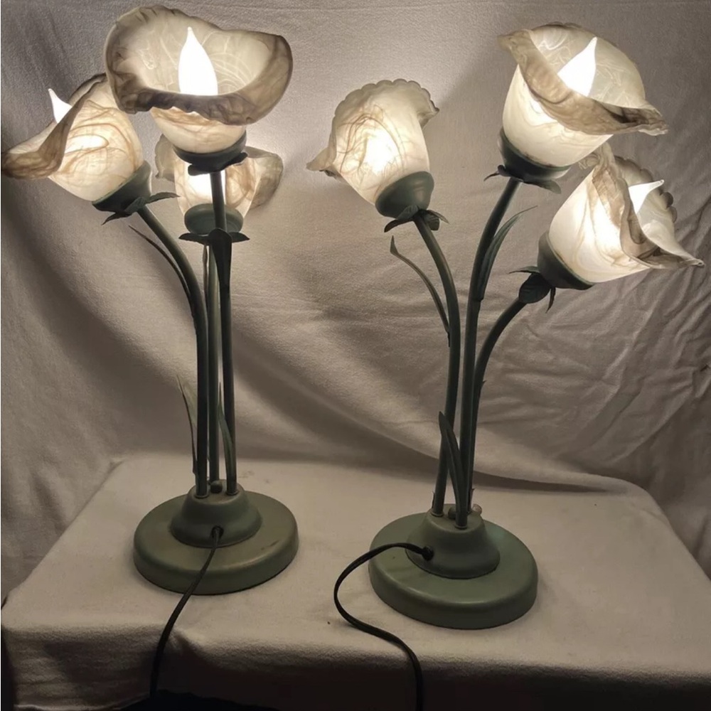 2Tole Style Floor Lamp Metal Leaves & 3 Glass Flower Shaped Lights w/ Heavy Base
